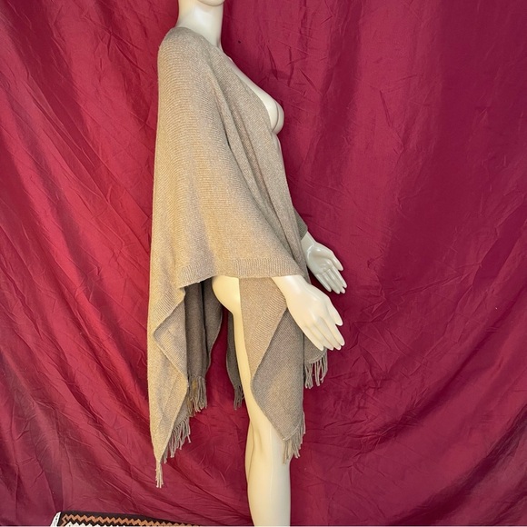 J. Jill Fringed Open Front Ruana Poncho Shawl One Size - Picture 6 of 7
